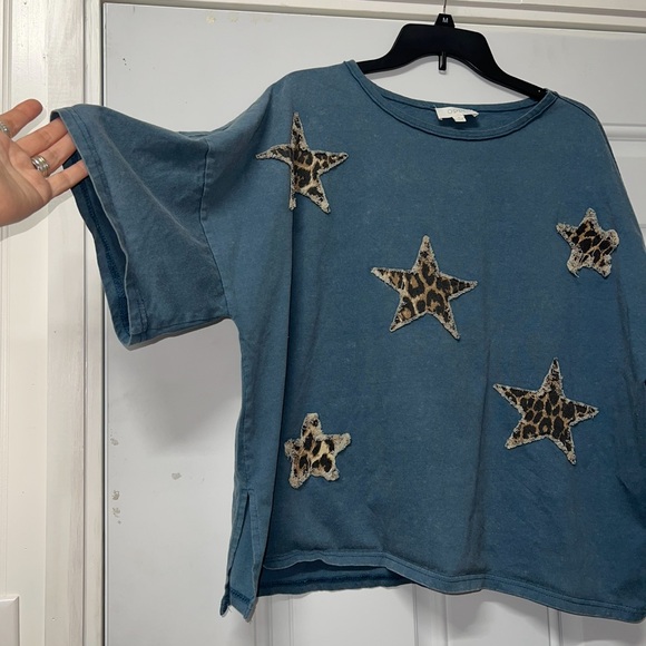 Oddy boxy oversized blue tshirt, with leopard stars, size M - Picture 6 of 7
